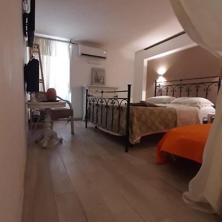 Апартаменты La Nicchia Del Borgo Таранто Экстерьер фото