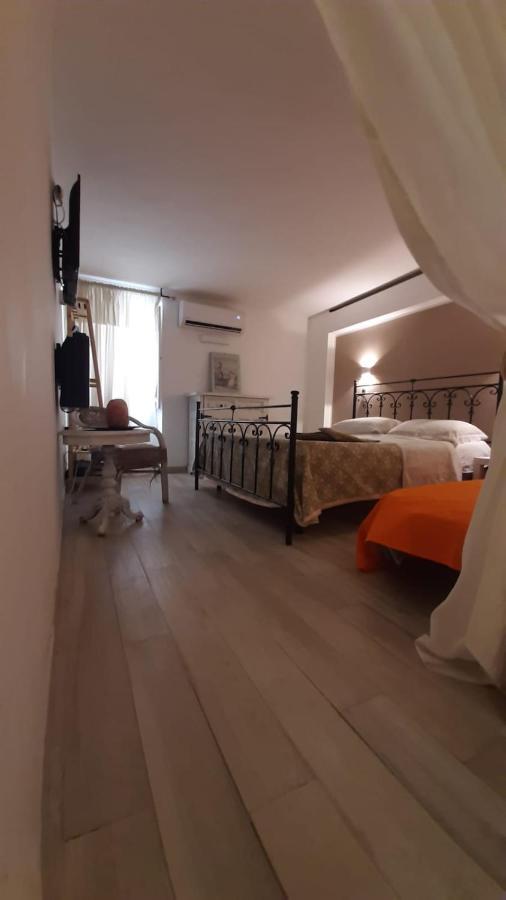 Апартаменты La Nicchia Del Borgo Таранто Экстерьер фото